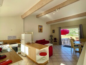 Interior - Apartment n°3 near the beach - sea view + terrace (Le Lavandou)