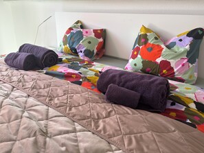 2 bedrooms, desk, iron/ironing board, WiFi - Entspannen in Ruhiger Dachwohnung (Niederhasli)