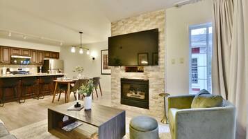 TV, fireplace