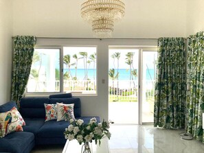 Smart TV - Condo-Oceanfront-3 bdrm Penthouse. BRAND NEW!  1 Minute Walk to White Sand Beach (Punta Cana)