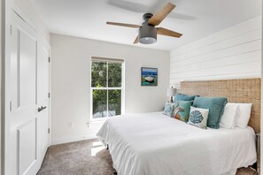 2 bedrooms, desk, iron/ironing board, WiFi