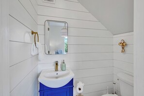 ヘアドライヤー、タオル、石鹸、シャンプー