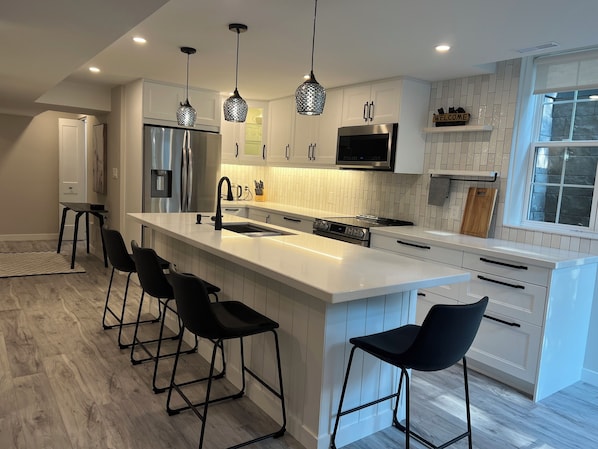 Batterie de cuisine, vaisselle et ustensiles