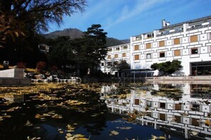 Exterior - Fragrant Hill Hotel (Beijing)