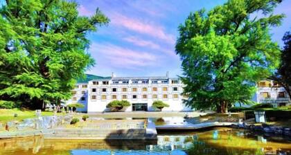 Fragrant Hill Hotel