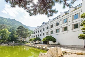 Exterior - Fragrant Hill Hotel (Beijing)