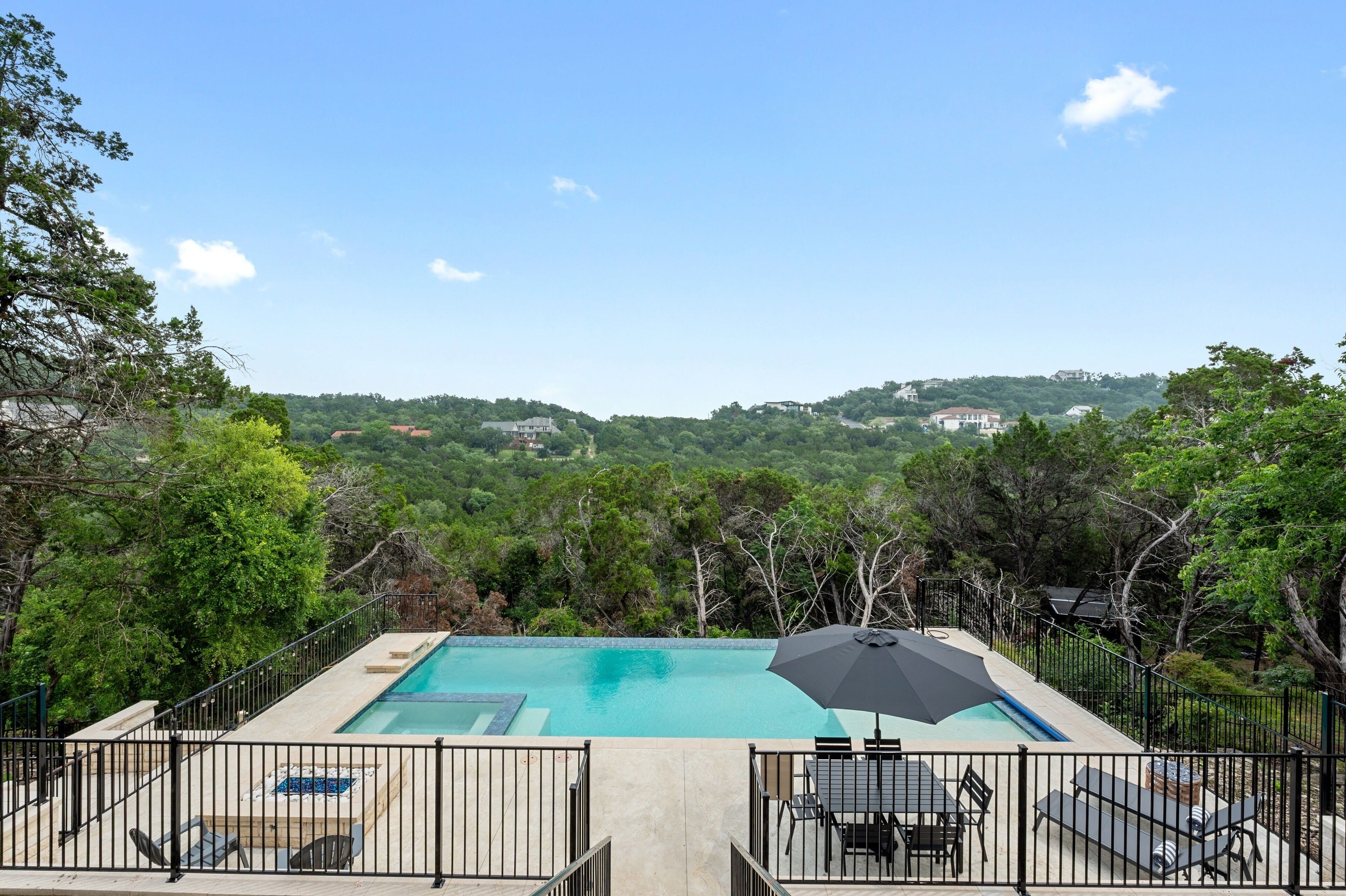 Canyon Oasis: Poolside Paradise Spectacular Views in Westlake Hills! 30+DayStay