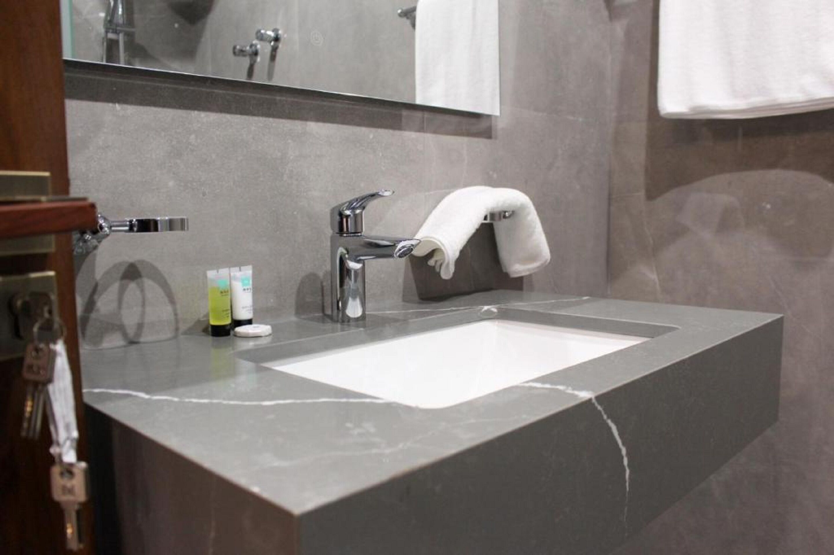 家庭套房 | 浴室 | 拖鞋、毛巾