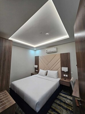 Egyptian cotton sheets, premium bedding, pillowtop beds, soundproofing - Emmar Al Dyar (Jeddah)