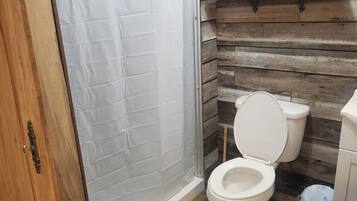 Asciugacapelli, asciugamani, sapone, shampoo