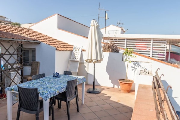 تناول الطعام بالخارج