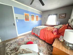 Traditionele kamer, uitzicht op bergen | Individueel gedecoreerd, individueel gemeubileerd, een bureau