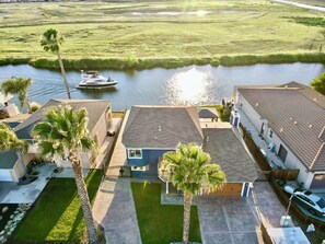 Exterior - Stunning Waterfront 3BR Retreat in Discovery Bay
 (Discovery Bay)