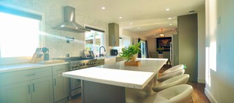 Stunning Waterfront 3BR Retreat in Discovery Bay