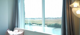 Stunning Waterfront 3BR Retreat in Discovery Bay
