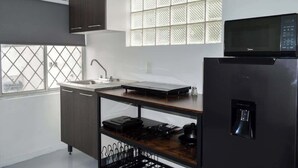 Coffee/tea maker, fridge, microwave, stovetop - Ramon Corral 504-B, Col. Hidalgo (Monterrey)