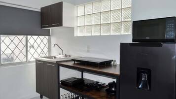 Fridge, microwave, stovetop, dishwasher