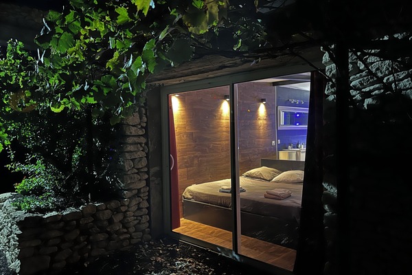 2 bedrooms, desk, travel crib, WiFi