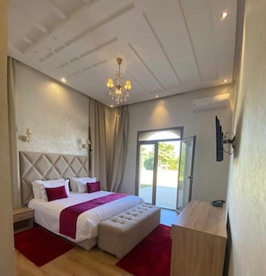 7 bedrooms, WiFi, bed sheets