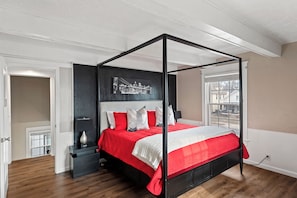 6 bedrooms, desk, iron/ironing board, free WiFi