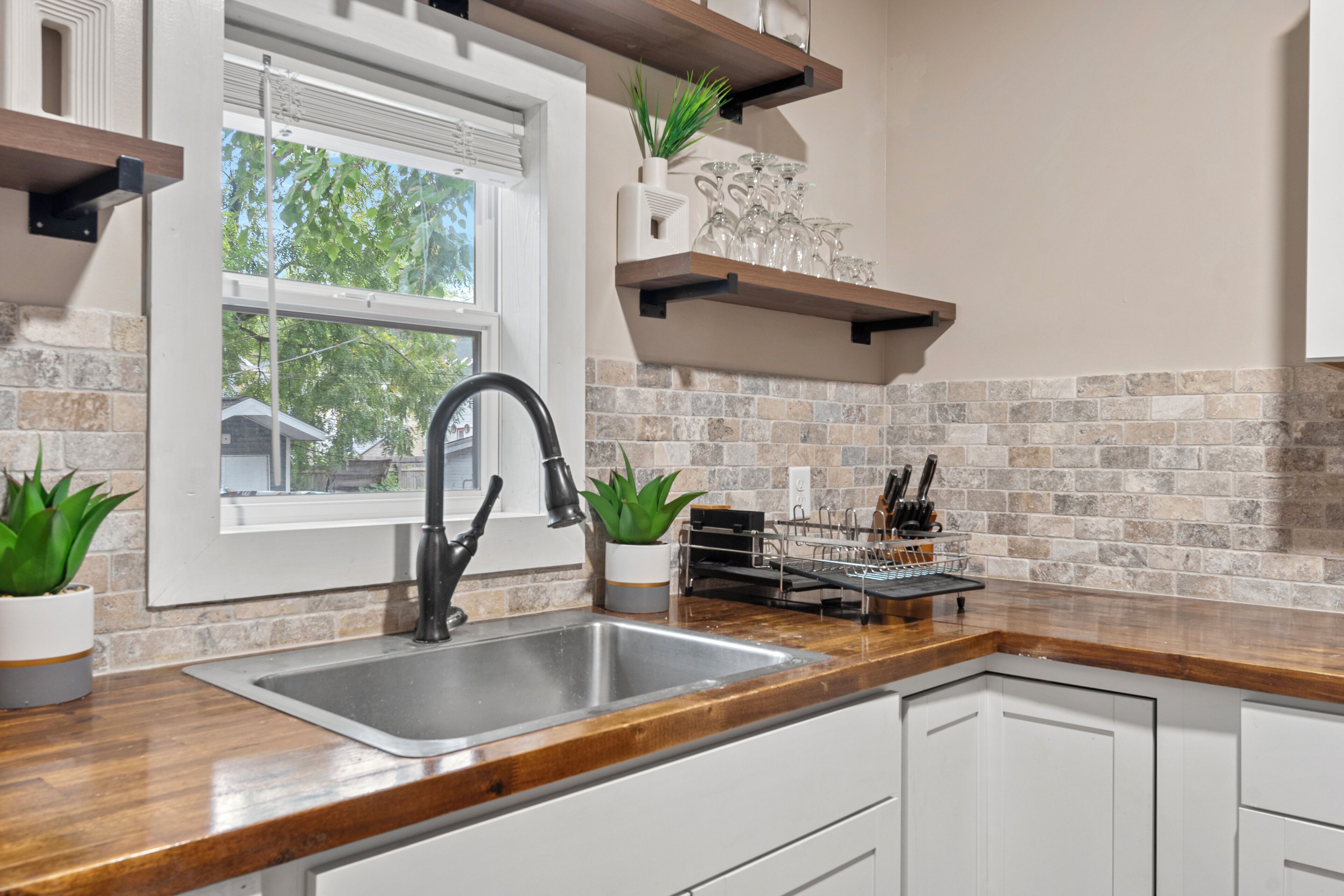 冰箱、微波炉、烤箱、炉灶