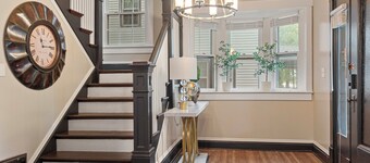 Spacious Home 6 Bedroom with AC and WiFi in enchanting Springfield, Illinois