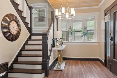 Luxury 6BR Retreat with Fire Pit Sleeps 15