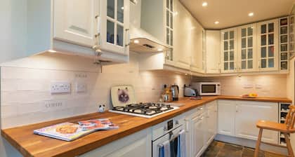 Cosy Cottage Style House in Quiet Area of Cheshire, England