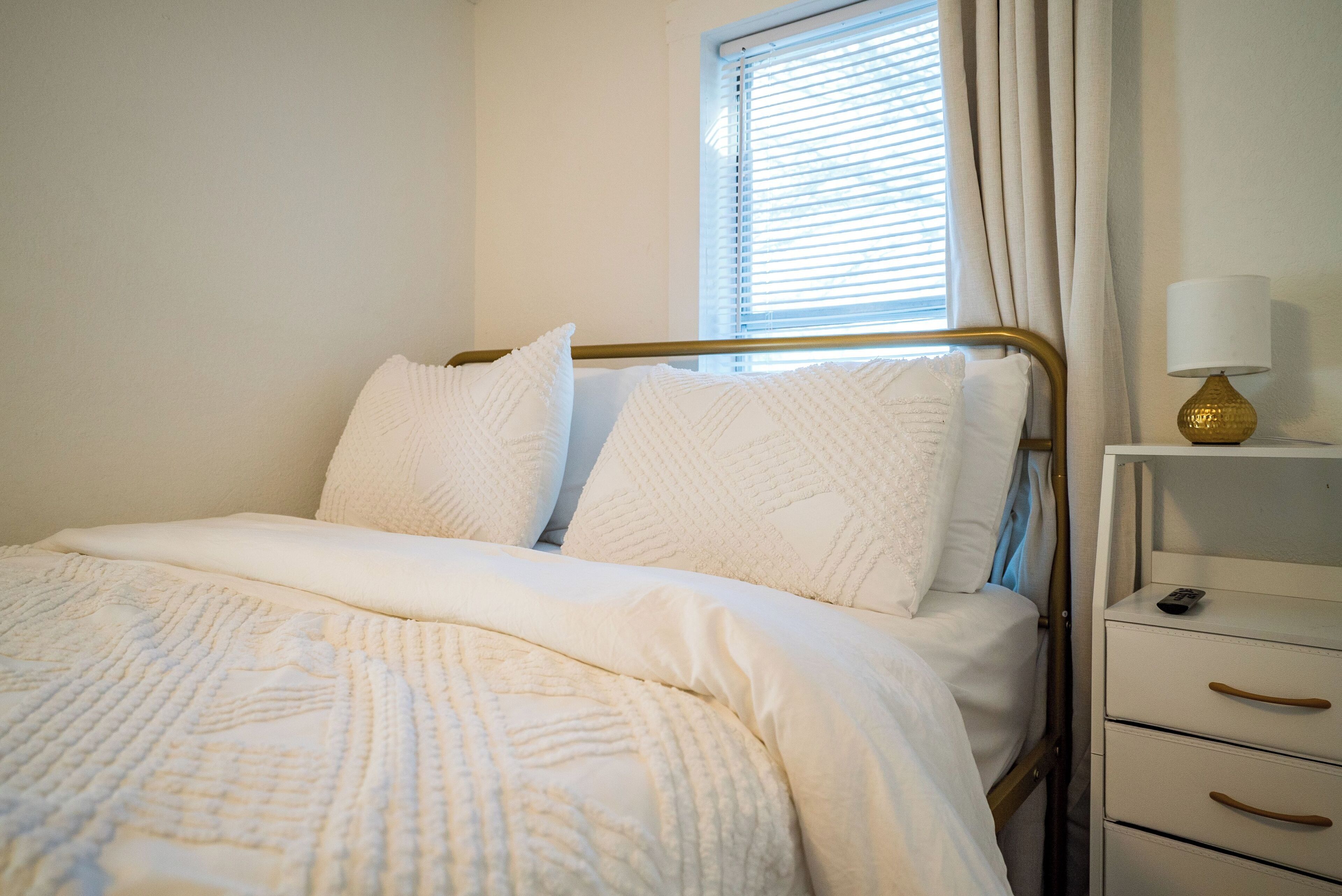 2 dormitoris, planxa i posts de planxar, un bressol de viatge i wifi 