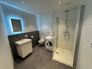 Dusche, Handtücher, Toilettenpapier