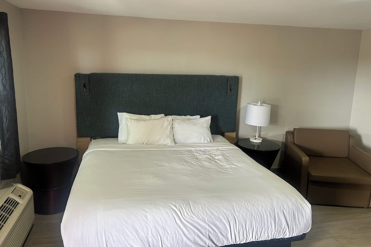 Deluxe Studio Suite | Egyptian cotton sheets, premium bedding, down duvets, memory-foam beds