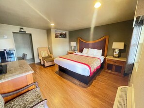 Egyptian cotton sheets, premium bedding, down duvets, memory-foam beds - INN ON 66 (Flagstaff)