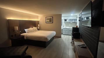 Deluxe Studio Suite | Egyptian cotton sheets, premium bedding, down comforters