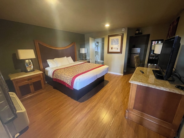 Chambre Deluxe, 1 très grand lit, non-fumeur, réfrigérateur et four à micro-ondes