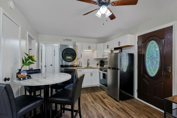 Fridge, oven, stovetop, coffee/tea maker