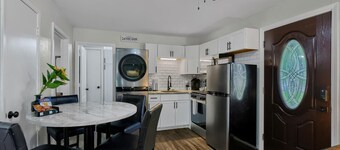  Find Peace at Charming Comfortable Downtown Home