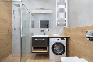 Appartamento, 1 camera da letto, balcone | Bagno | Doccia, asciugamani
