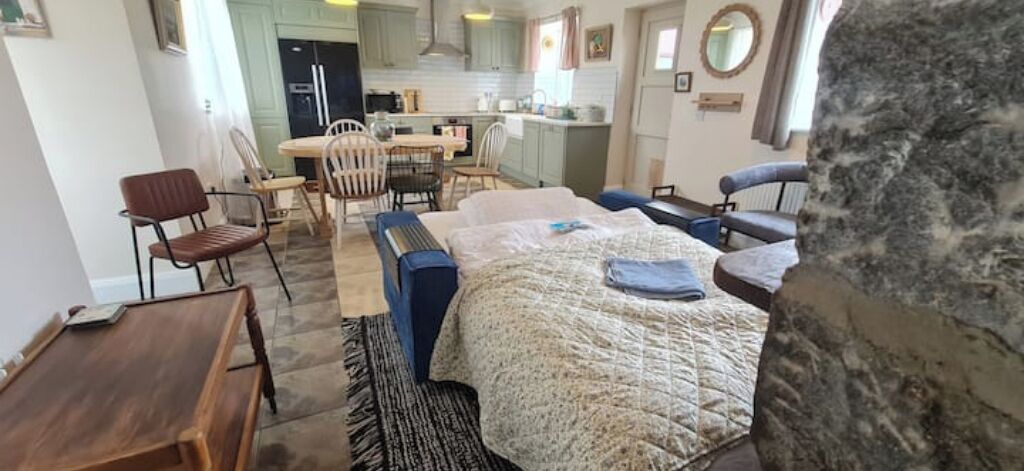 1 slaapkamer, een strijkplank/strijkijzer, wifi, beddengoed