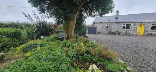 Charming Farmland Escape in the Heart of Ireland