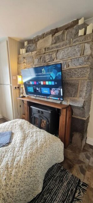 1 slaapkamer, een strijkplank/strijkijzer, wifi, beddengoed