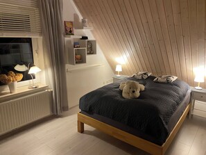 2 bedrooms, in-room safe, iron/ironing board, travel cot - Meine Auszeit (Weener)