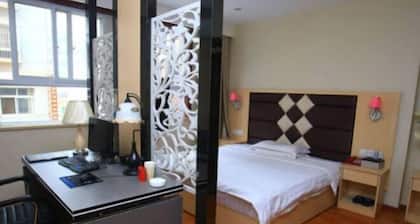 Xianning Century Hotel
