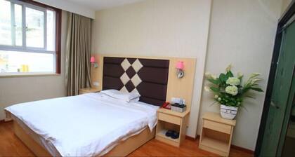 Xianning Century Hotel