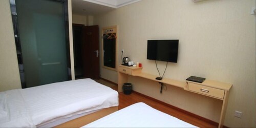 Xianning Century Hotel