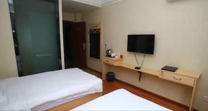 Xianning Century Hotel