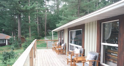 Spacious & Private Cottage | Escape into Nature| Deep River, Algonguin