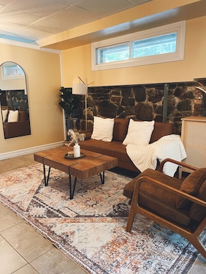 Smart TV - Spacious & Private Cottage | Escape into Nature| Deep River, Algonguin (Chalk River)