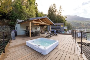 Outdoor dining - Eagle's Landing • Hot Tub & Panoramic Lake Views (Port Angeles)