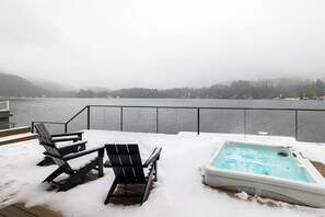 Outdoor spa tub - Eagle's Landing • Hot Tub & Panoramic Lake Views (Port Angeles)