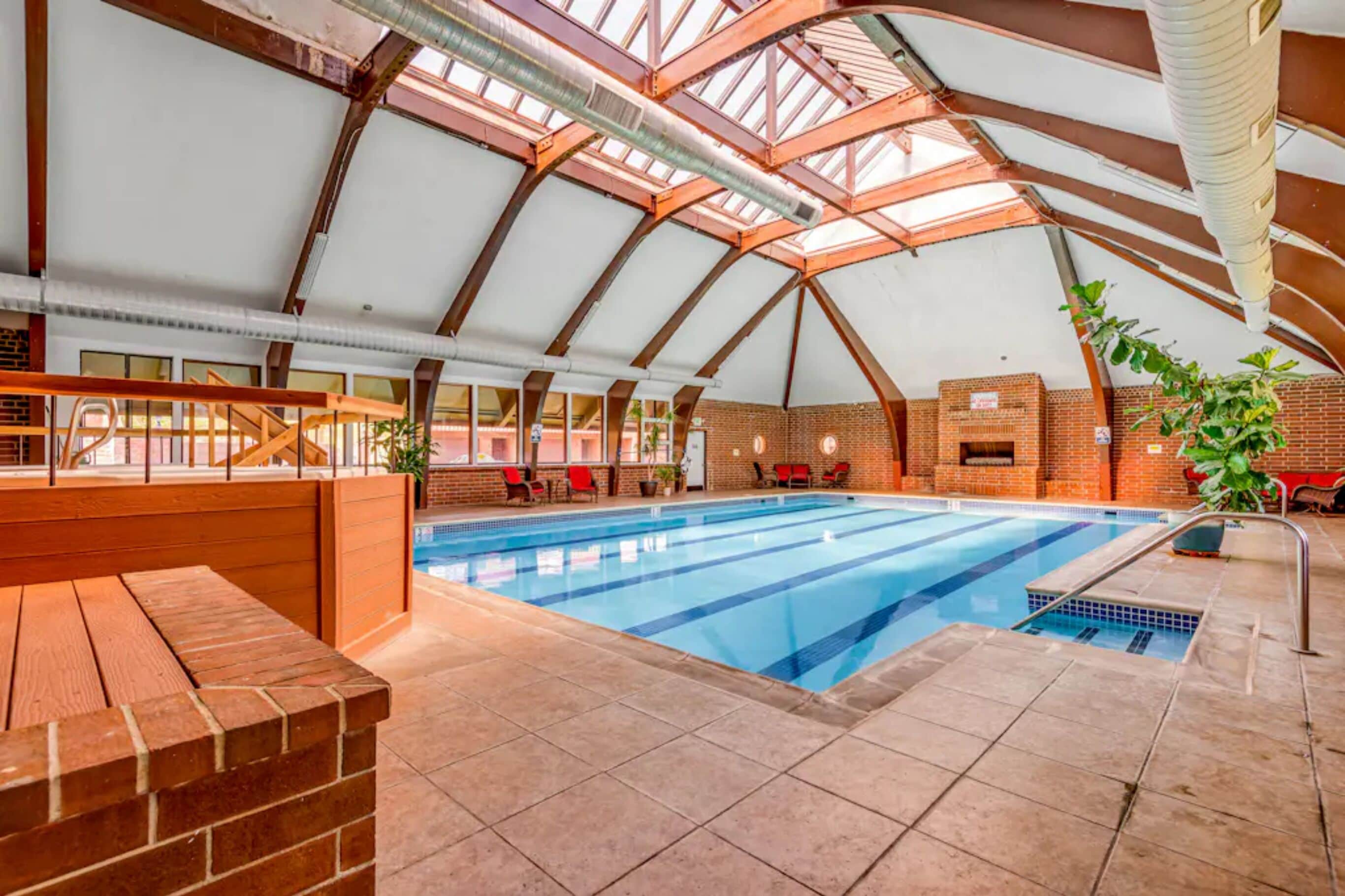 Indendørs pool, opvarmet pool